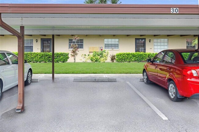 Building Photo - 1701 Pinehurst Rd