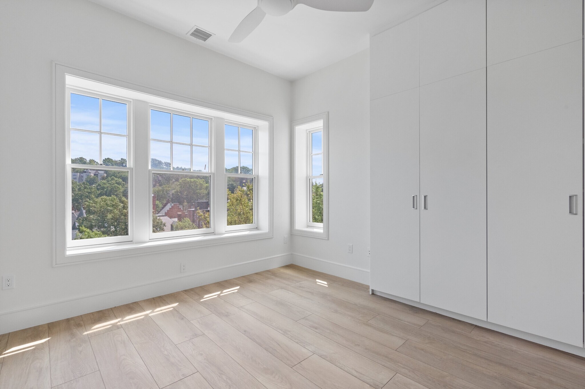 Building Photo - 1578 Beacon St