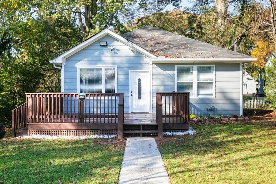 Primary Photo - Room in House on Browns Mill Rd SE