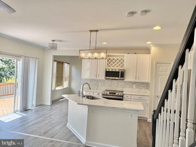 Building Photo - 8 Vargas Ct