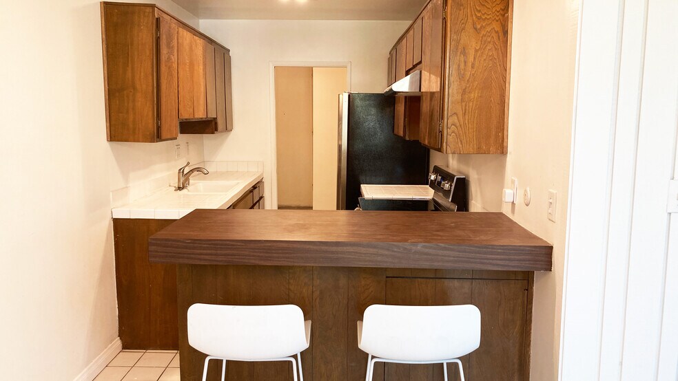 Kitchen - 1010 N Kings Rd
