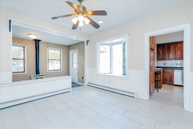 Building Photo - 9 Lapham St