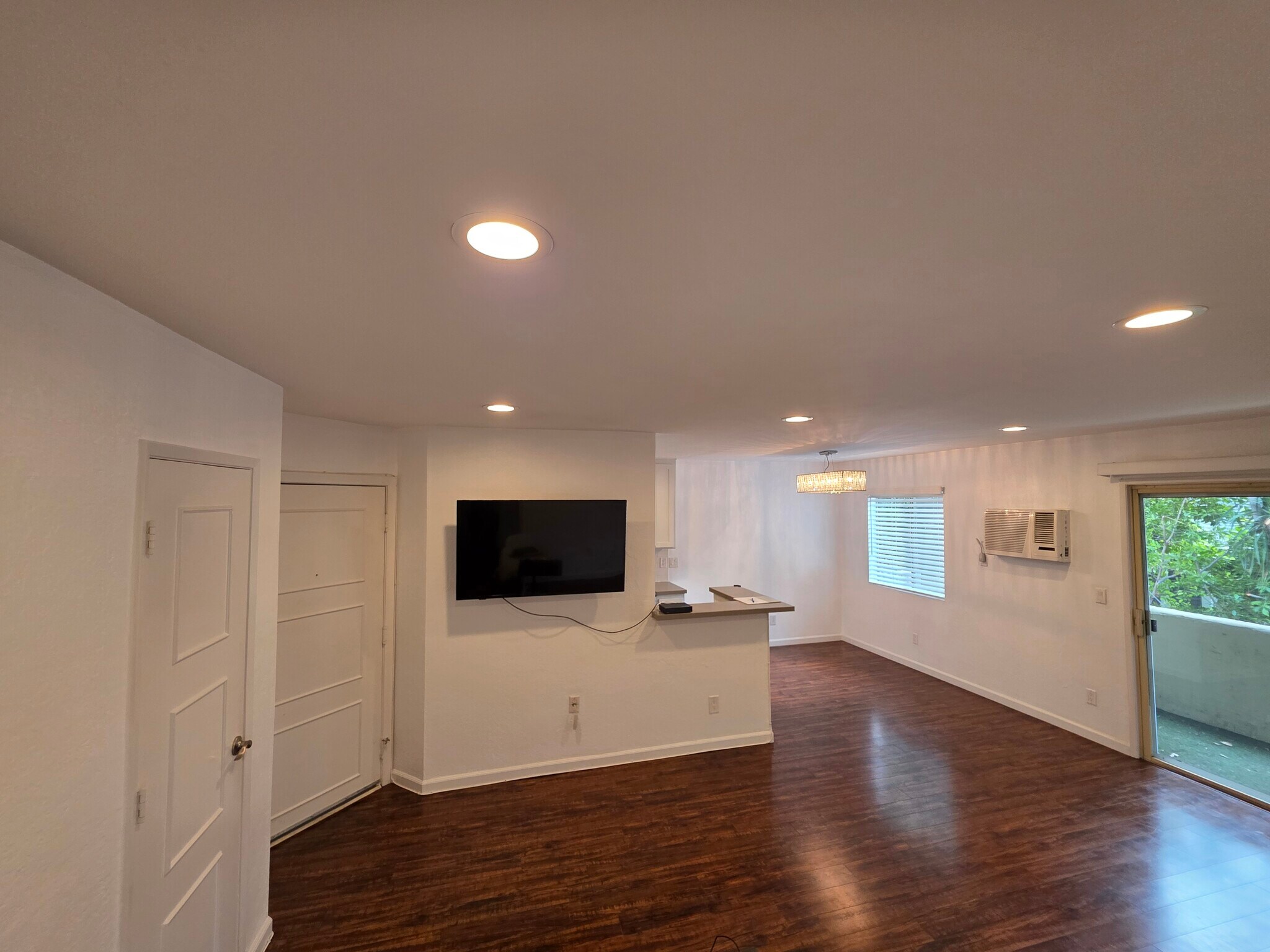 Building Photo - 1351 N Orange Dr