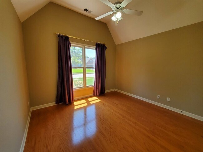Building Photo - 472 Hunters Mill Cove