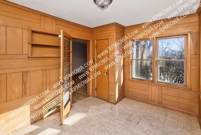 Building Photo - 3620 E 7th St