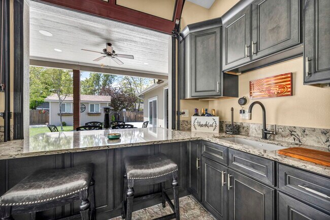 Building Photo - 6015 Stillmeadow Dr