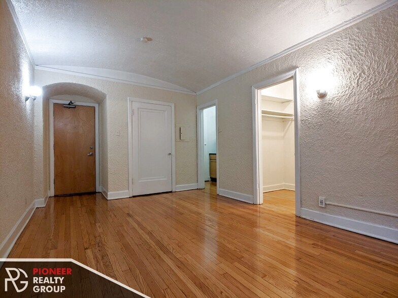 Building Photo - 535 W Arlington Pl