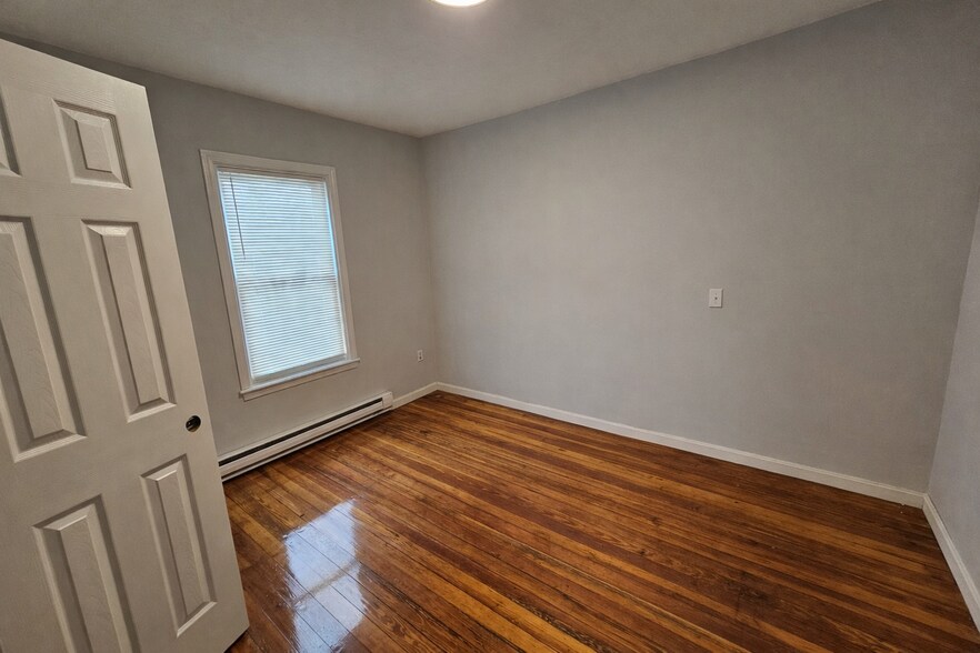 Building Photo - 77 Dunham St