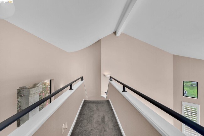 Building Photo - 5640 Edgeview Dr