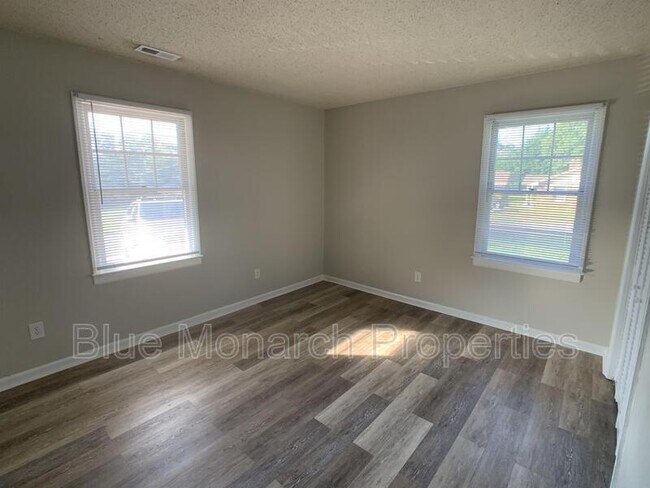 Building Photo - 221 Welch Ave