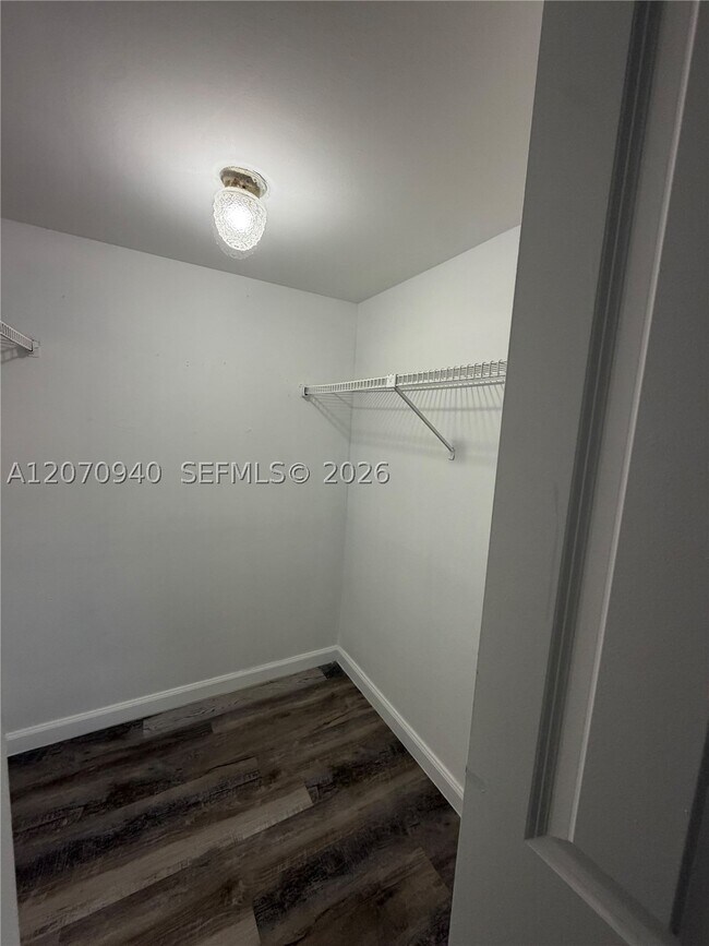 Building Photo - 7925 S Colony Cir