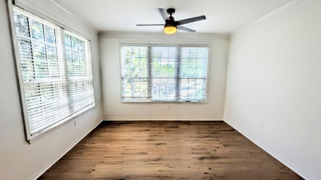 Building Photo - 4130 Central Sarasota Pkwy