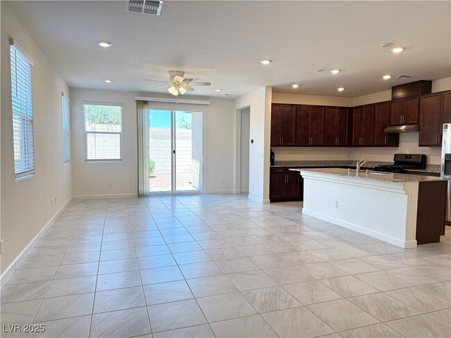 Building Photo - 8765 Crestwood Hls St