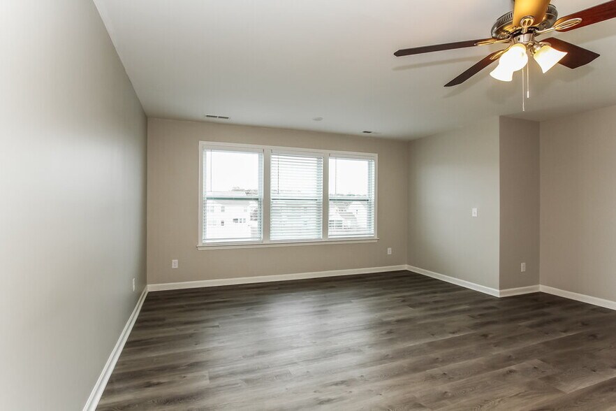 Building Photo - 10305 Snowbell Ct