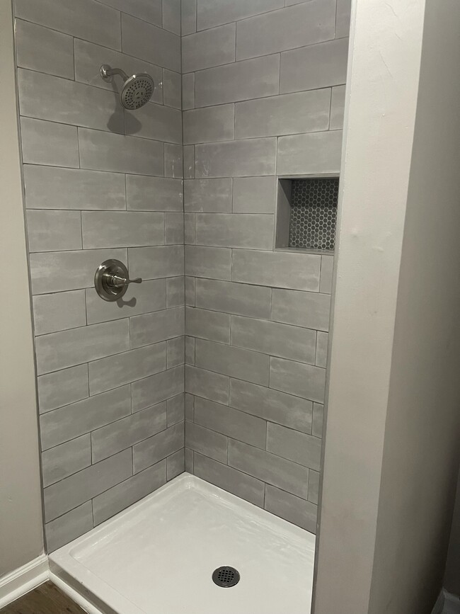 Master shower - 14031 Dunbar Ct