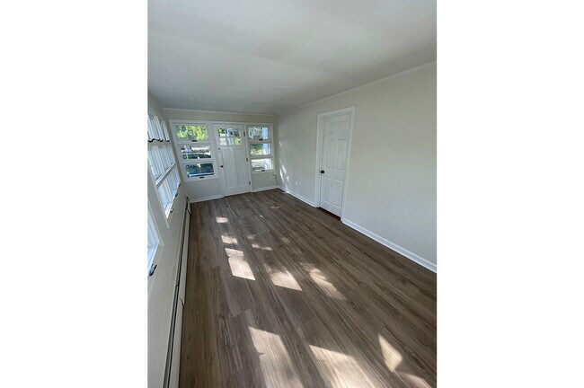 Building Photo - 235 Russell St