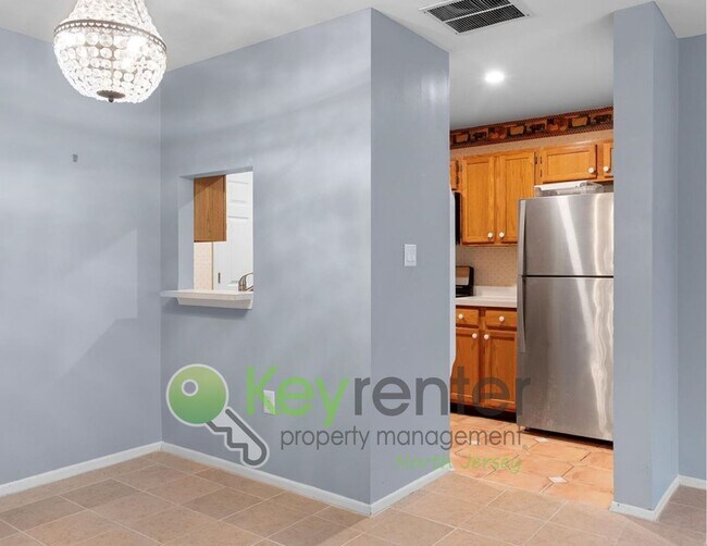 Building Photo - No Broker Fee! Ground-Floor 2BR/2BA in Desirable Franklin Crossing – Mahwah