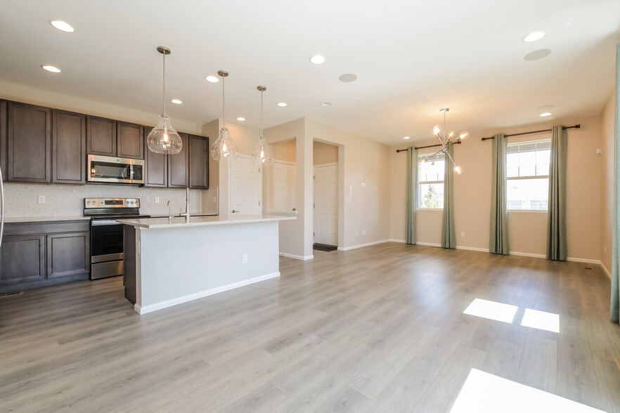 Building Photo - 6457 N Ceylon St