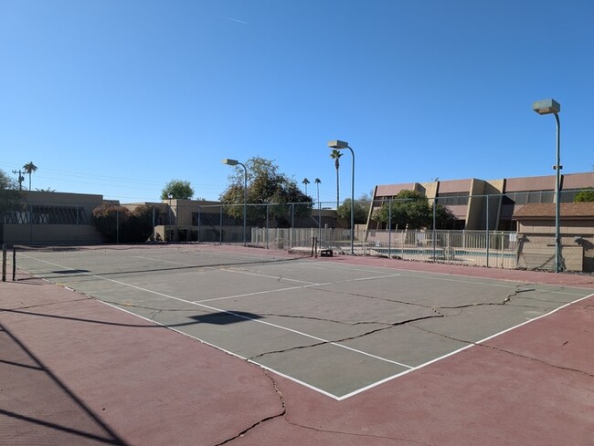 Building Photo - Los Prados Townhome with in unit laundry