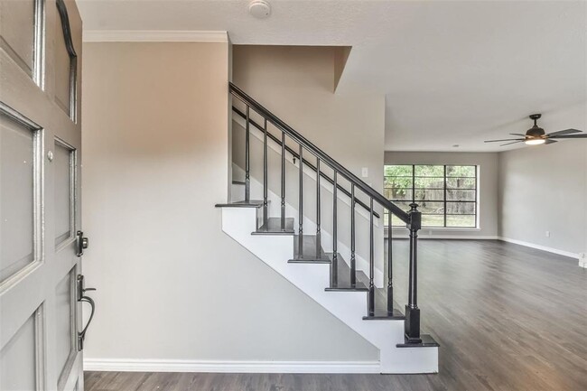 Building Photo - 7003 Huntbrook Dr