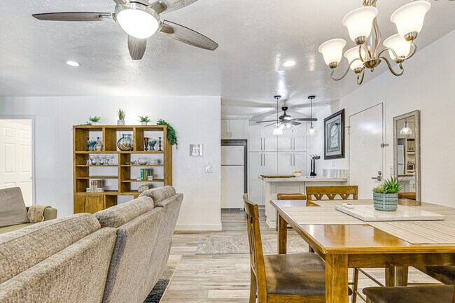 Building Photo - 265 Loma Alta Dr