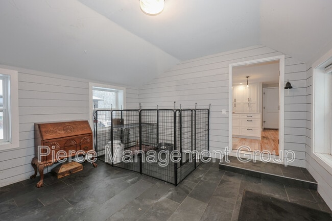 Building Photo - 395 Critchett Rd