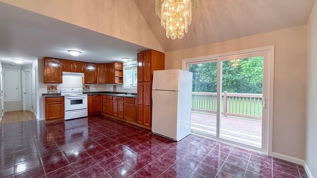 Primary Photo - Gorgeous single-family home near Hartford ...