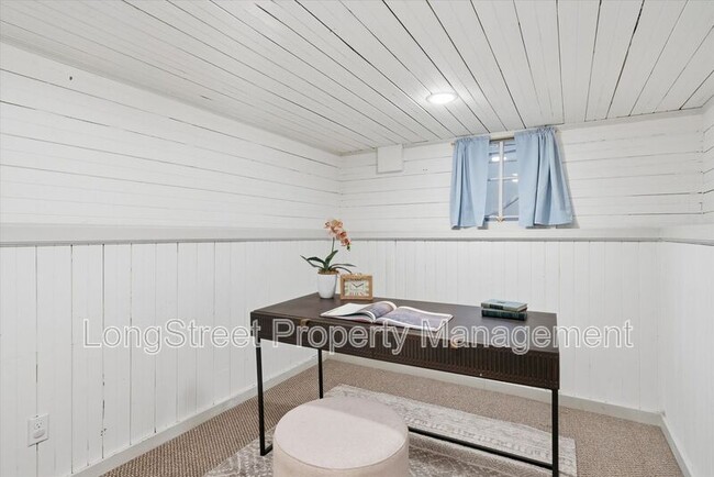 Building Photo - 2338 NW Hoyt St