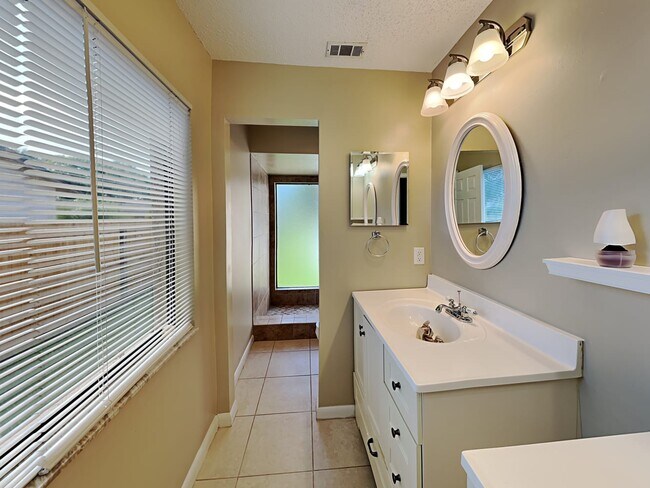 Building Photo - 951 Blueberry Hollow Ct