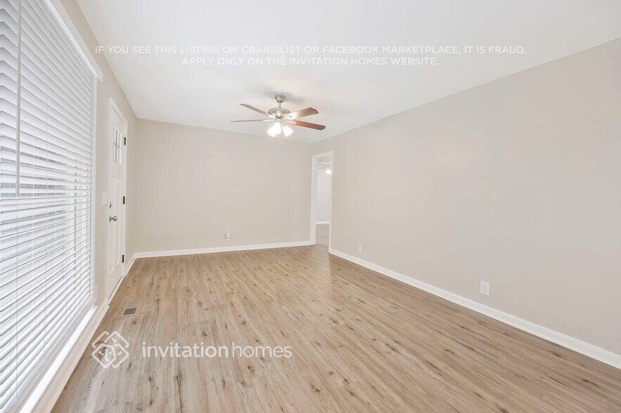 Building Photo - 907 Rexdale Dr