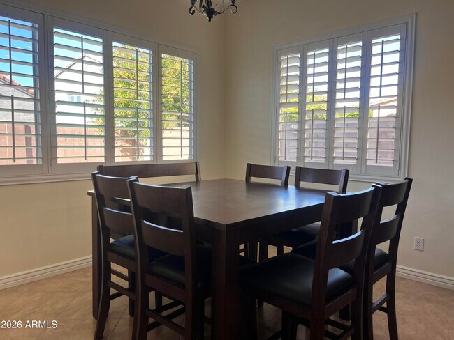 Building Photo - 2208 E Indian Wells Dr