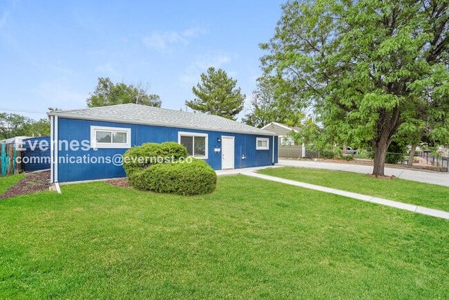 Building Photo - 706 Uvalda St