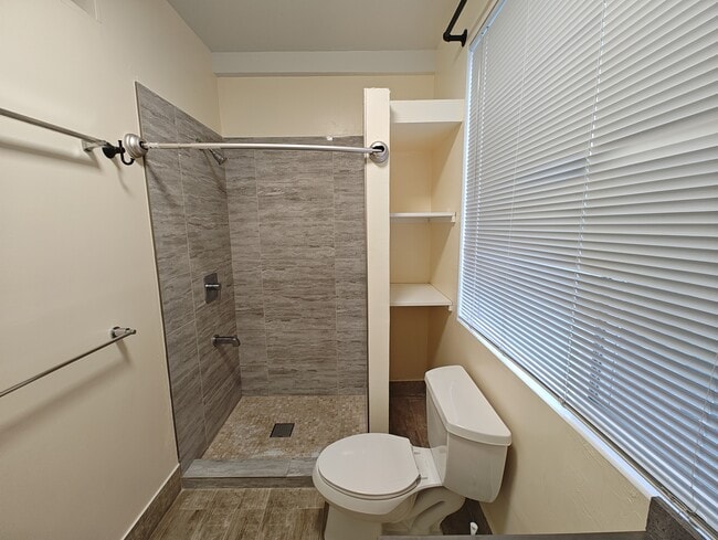 Building Photo - 655 Freesia Dr