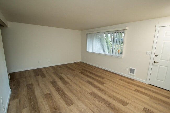 Building Photo - 403 43rd Ave SW