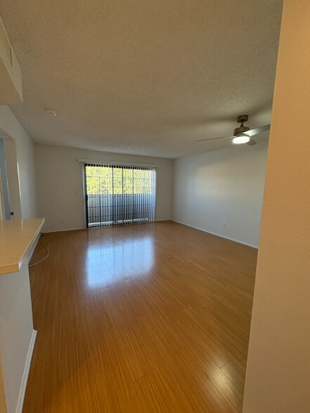 Building Photo - 6400 Kraft Ave