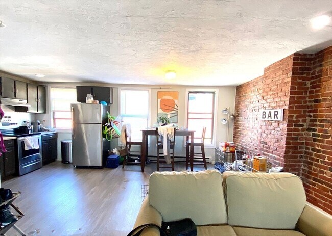 Primary Photo - 151-153-153 Meridian St