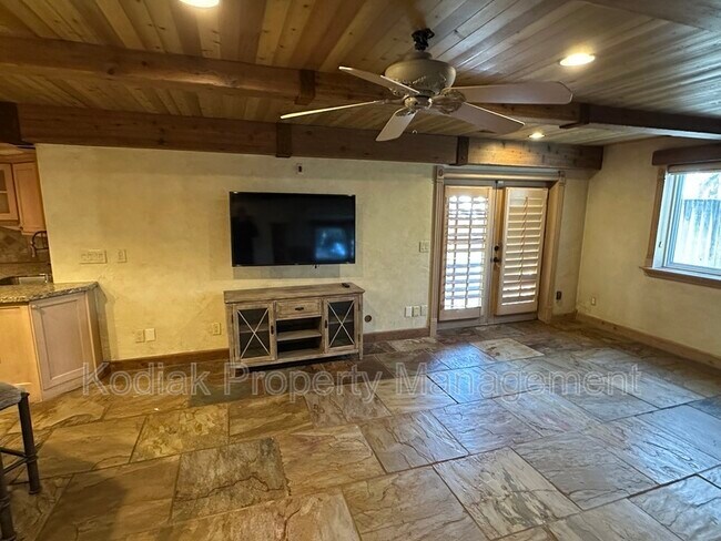 Building Photo - 13 N 3100 E