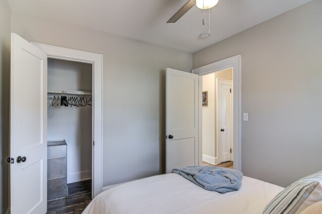 Building Photo - Adorable Duplex Off N Josephine Boyd - Ful...