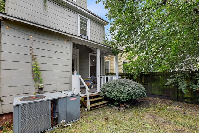 Building Photo - 122 Webster Ave