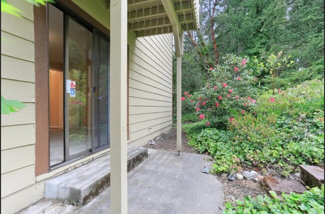 Building Photo - 5205 S Orchard St