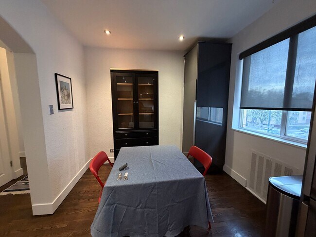 Building Photo - Turnkey Top-Floor Living in Gated Community Near City Park, Dining & Hospitals