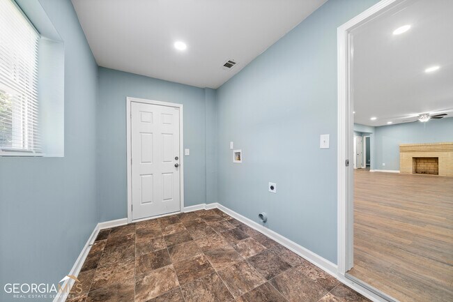 Building Photo - 1247 Cherokee Ave