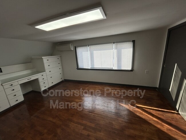 Building Photo - 1011 Cedar St