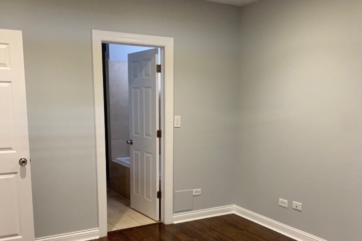 Master bedroom - 2327 S Sawyer Ave