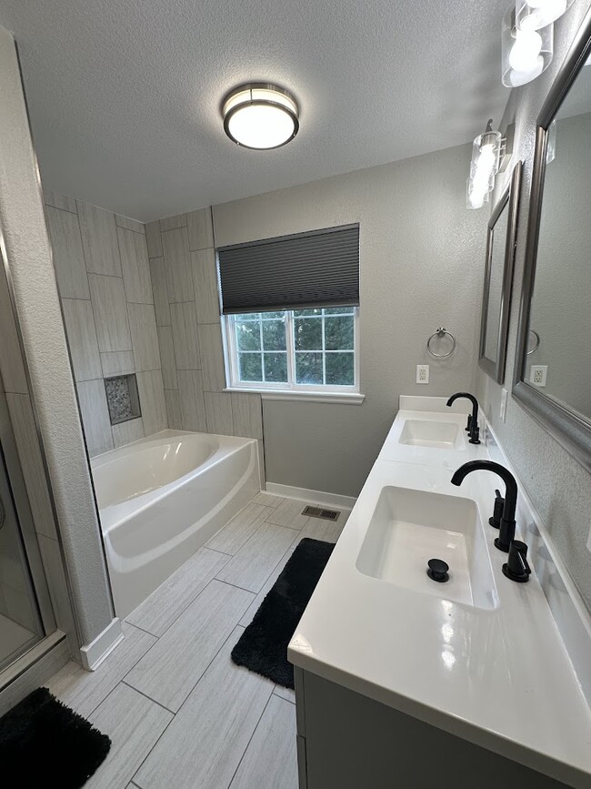 Building Photo - 5404 S Valdai Way