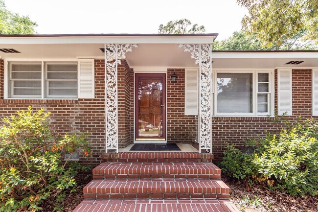 Building Photo - 453 Wade Hampton Dr