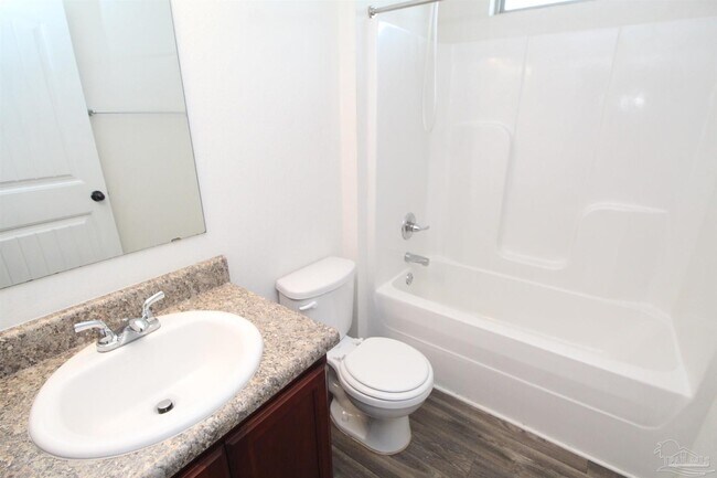 Building Photo - 5605 Peach Dr