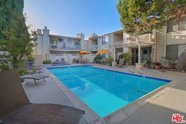 Building Photo - 14315 Riverside Dr