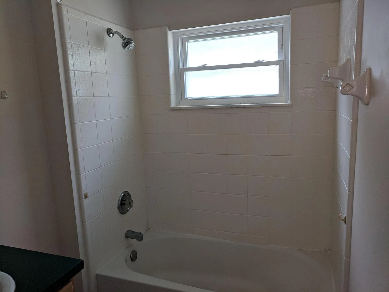 Bathroom Tub / Shower - 23996 Creek Parke Cir