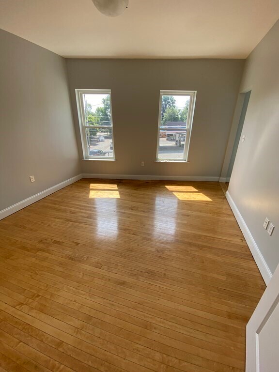 Building Photo - 3 Bellevue St